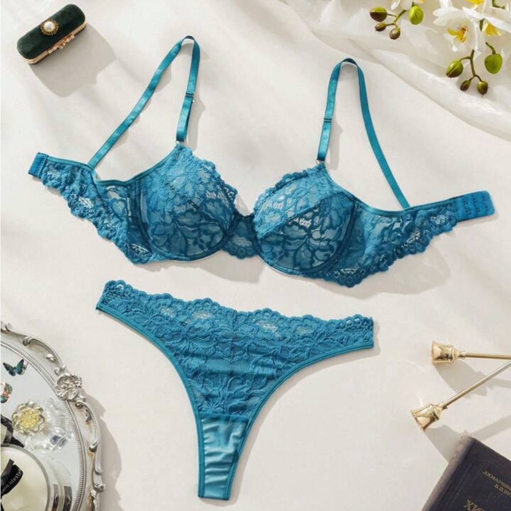 Charlaine Floral Lace Underwire Lingerie Set